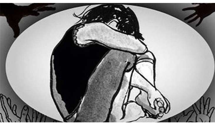Girl harassed by mid-aged woman in Karachi