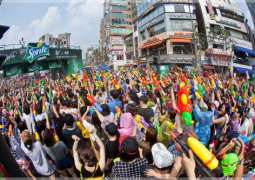 Koreans fight off Summer in a grand water fighting festival