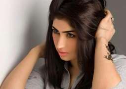 Pakistani controversial Model Qandeel Baloch choked to death by her brother in the name of honor