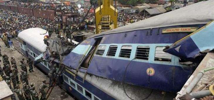 Pakistan Express derailed near Makhdoom pur