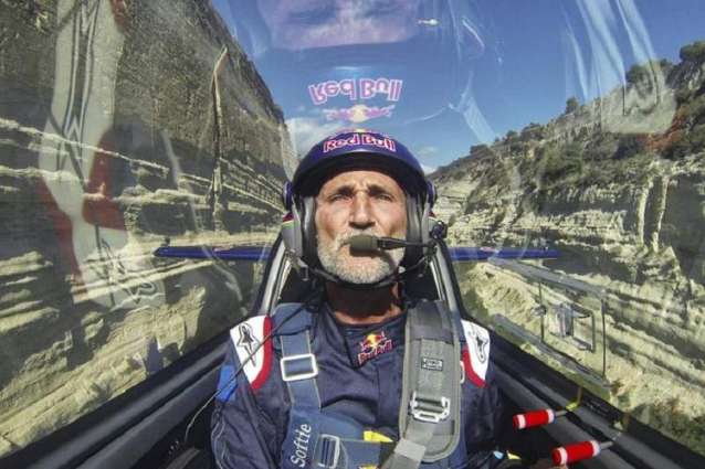 Hungry: Pilots’ heart wrenching stunts in air race, Budapest