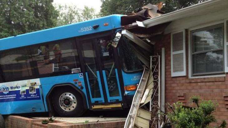 Lodhran: A passenger bus got crashed in a house