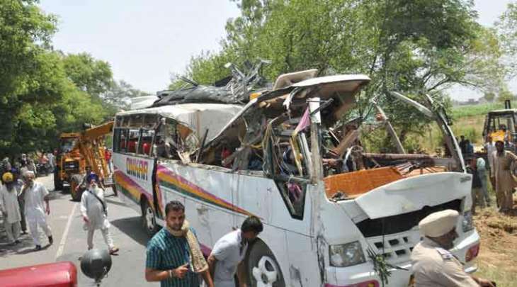 مظفر آباد،راولپنڈی توںچکار ونجنڑ آلی ویگن کھڈے وچ ڈہنڑ نال ہک تریمت اتے بال سمیت 3بندے جاں بحق،7زخمی