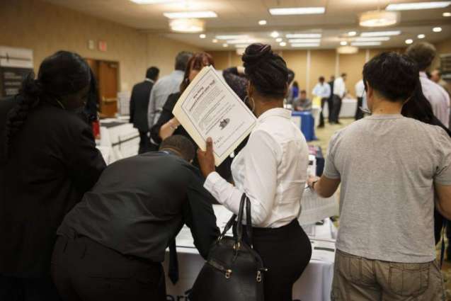 US jobless claims hold steady at low level