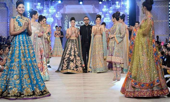 Fashion show on wedding season was enriched with colors