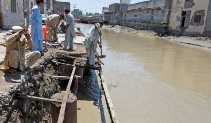 Distt admin launches anti-encroachment operation at embankments