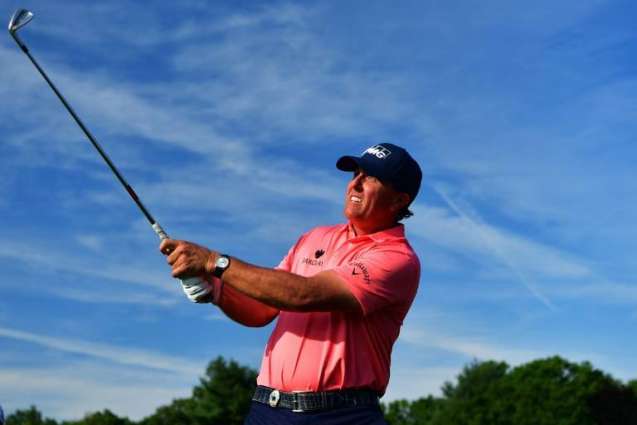 Golf: Stars struggles early as Walker grabs PGA lead