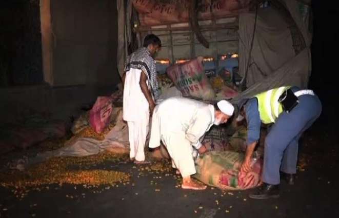 Truck trapped in underpass in Lahore