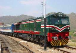2 coaches of Awami Express derailed from track including engine