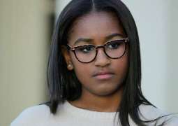 Obama's daughter works in a restaurant to spend her summer holidays