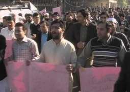 Employees of grade 4 and clerks protest in Peshawer