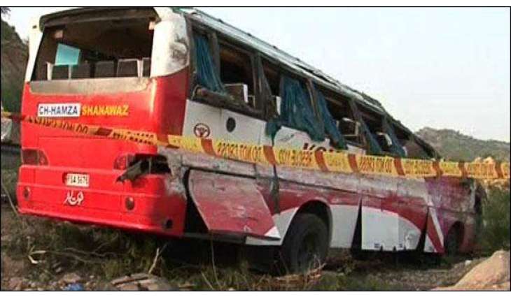 2 passenger buses crashed into each, 2 dead and 11injured in accident