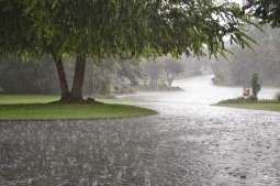 بیجنگ: بارشاں پاروں 34 سیاحتی مقام بند کر دِتے گئے