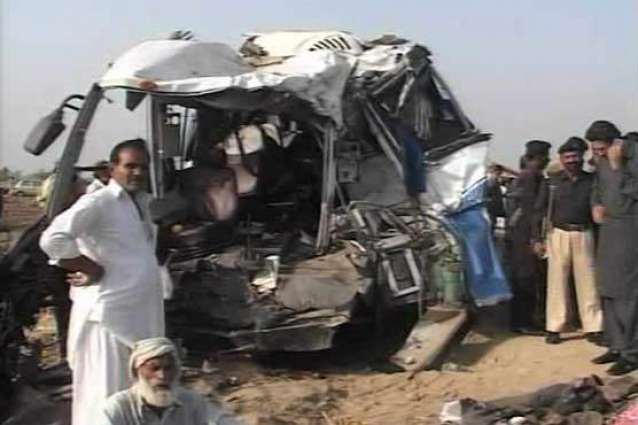Hyderabad: a bus collided with a truck on the Sehwan road, 10 killed