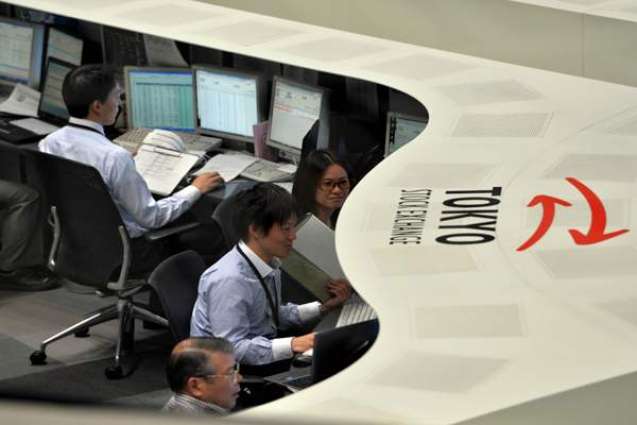 Tokyo stocks slip by break, extend global sell-off