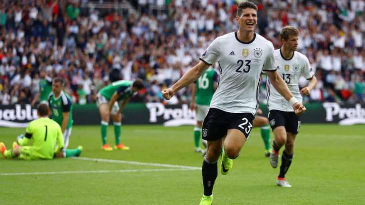 Football: Germany's Gomez signs for Wolfsburg