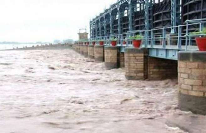 River Indus continues to run in low flood