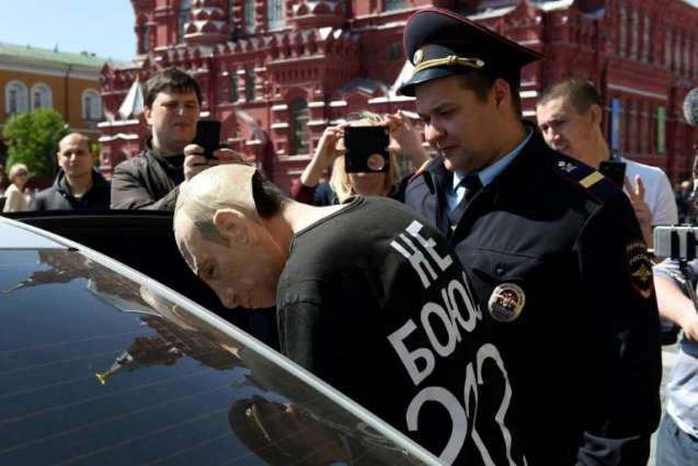 'Putin-mask' protester seeks asylum in Ukraine