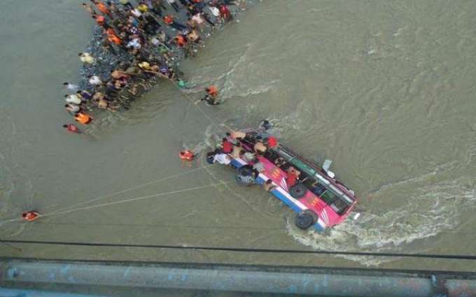 نیپال : مسافر بس دریا وچ ڈِگ گئی‘ 21 بندے ہلاک