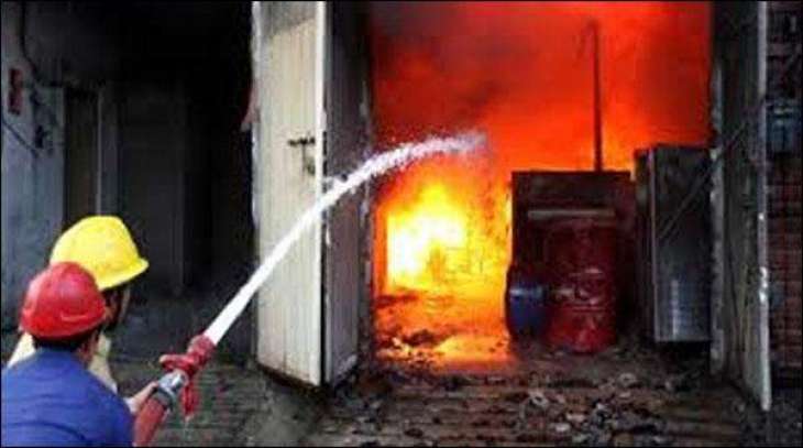 Cylinder explode set Shop on fire in Lahore
