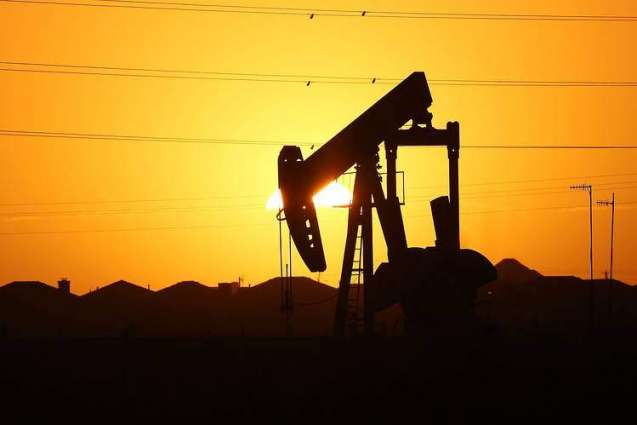 Oil prices rise on weaker dollar 