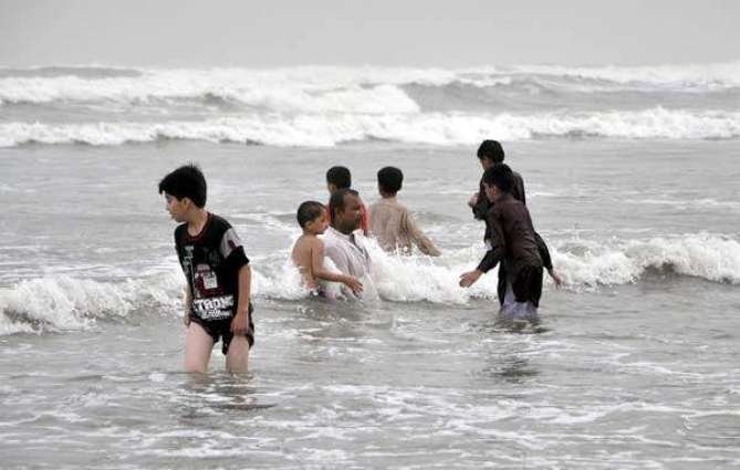 Ban Imposed On Swimming At Sea View On Eid Holidays | Pakistan Point