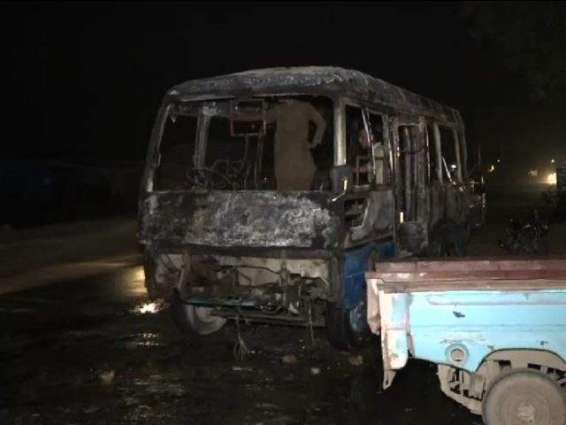 Karachi: Unidentified persons burned 3 buses and a truck at late night