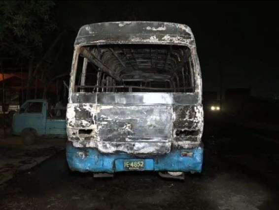 Karachi: Unidentified persons burned 3 buses and a truck at late night