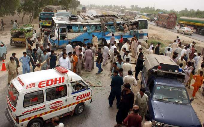 سندھ تے پنجاب وچ ٹریفک حادثے، 12 بندے ہلاک، کئی زخمی