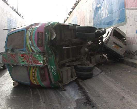7 killed in Sanghar bus-van collision 