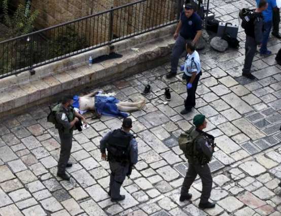 Palestinian stabs Israeli police in east Jerusalem, is shot: police 