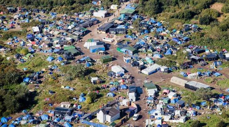 Work starts on wall near Calais 'Jungle' migrant camp 