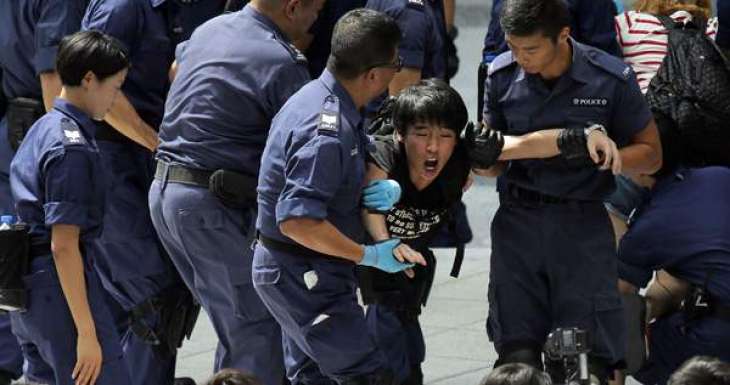Hong Kong arrests 2,000 in triad raids 