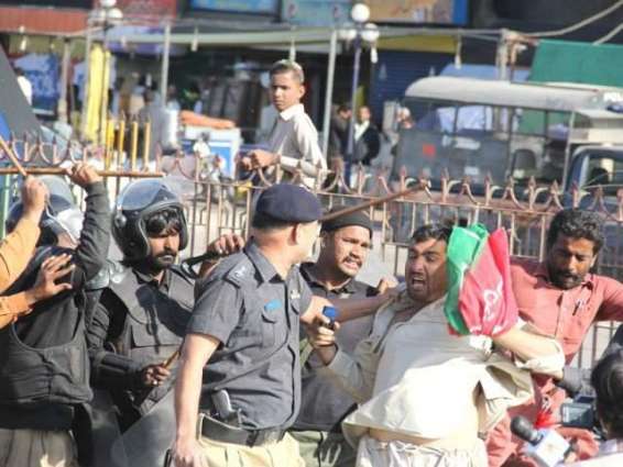 Police baton-charge protesters at Rawalpindi's Committee Chowk