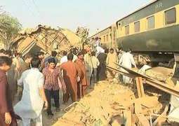 مقتل 17 شخصا وإصابة العشرات في حادث اصطدام بين قطارين في مدينة كراتشي الباكستانية
