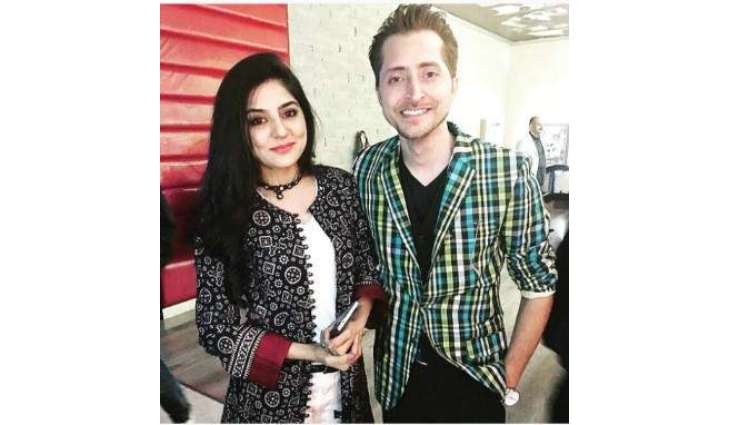 Sanam Baloch publically fights with Husband over taking pictures with fan-girls