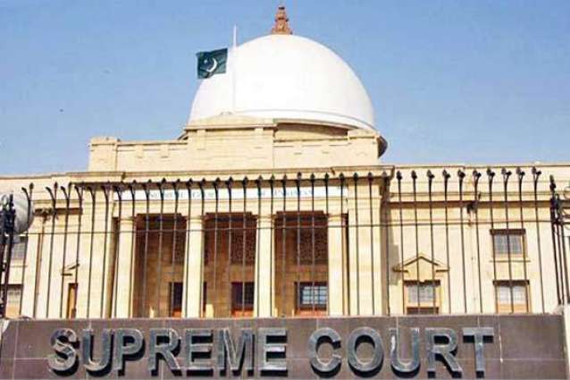 A child fell from 2nd floor Supreme Court, badly injured