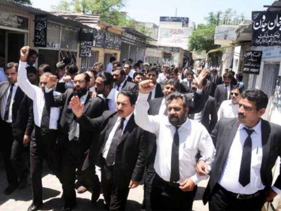 Lawyers protest registration of case against colleague 