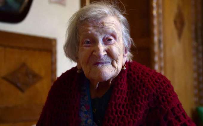 Does my hair look OK? World's oldest person turns 117 in style 