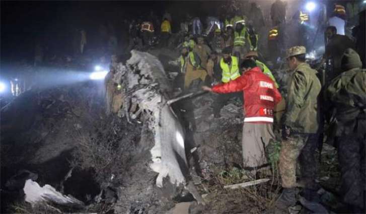 Pakistan Army Deployed At Site Of The Plane Crash