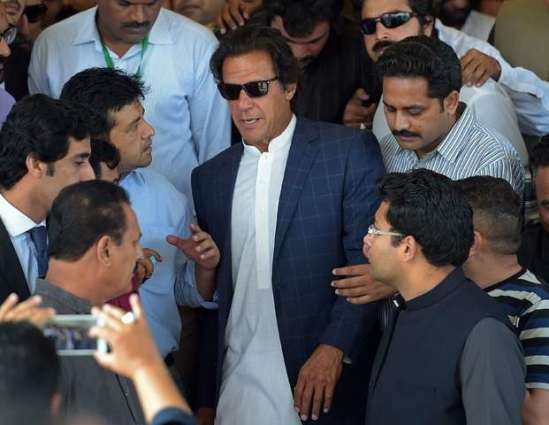 Imran Khan broke his sandal while going to the Supreme Court