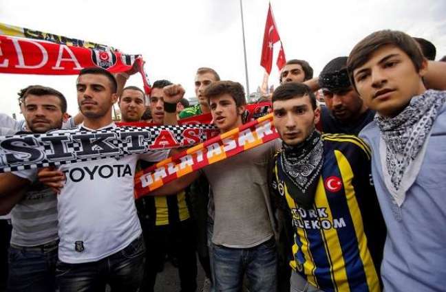 Football: Rival fans unite after Istanbul attacks 