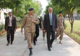 قائد القيادة المركزية الأمريكية يلتقي رئيس أركان الجيش الباكستاني