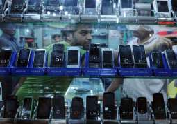 FIA raids Sadar, fake mobiles of renowned company caught