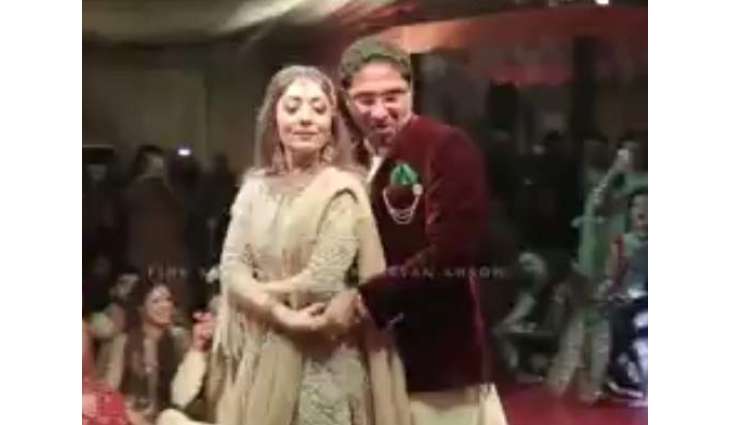 رہنما پیپلز پارٹی شرمیلا فاروقی دا دیور دے ویاہ اُتے ڈانس،ماحول نوں گرم کر دِتا