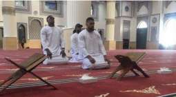 برطانوی باکسر نوں دبئی دی مسجد وچ نماز پڑھن اُتے سوشل میڈیا ورتیندڑاں ولوں تنقید دا ساہمنا