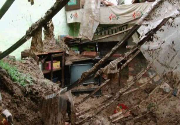 کراچی،کالا پل دے نیڑے مکان دی چھت ڈھہہ ونجنڑ پاروں 10بندے زخمی تھی گے