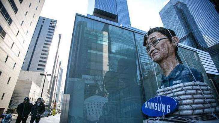 South Korea prosecutor seeks arrest of Samsung chief