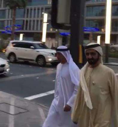 دبئی: حاکم شیخ محمد بن راشد المکتوم دی بغیر پروٹوکول سڑک اُتے واک دی ویڈیو سوشل میڈیا اُتے وائرل