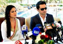 Veena Malik's husband apologizes to wife for any inconvenience